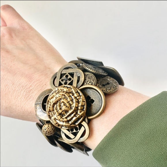 Statement Costume Gold Buttons Bracelet - Picture 7 of 7
